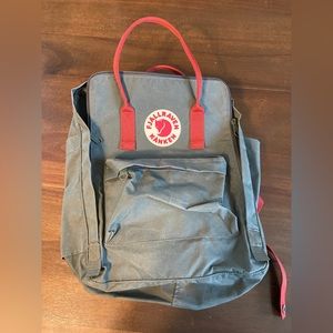 Fjallraven Kanken Grey/Red Pattern One Size.